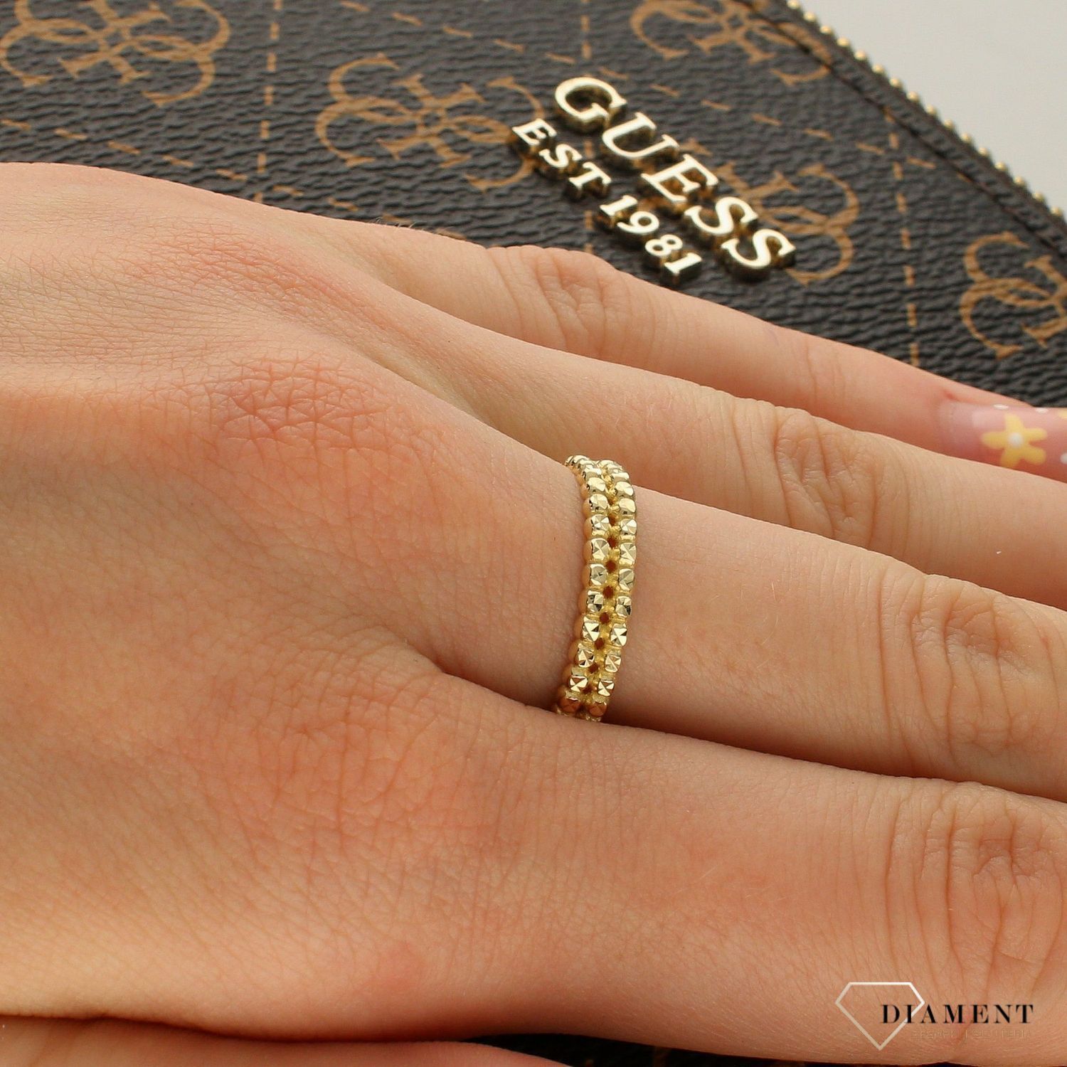 Złoty pierścionek 333 złote kuleczki PI 5880 . Złoty pierścionek z cyrk.jpg